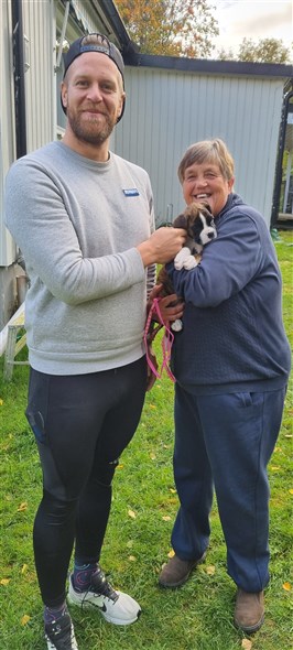 Ann och sonen Peder samt valp